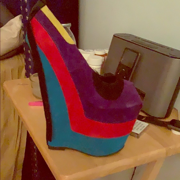 Color - Picture 1 of 3